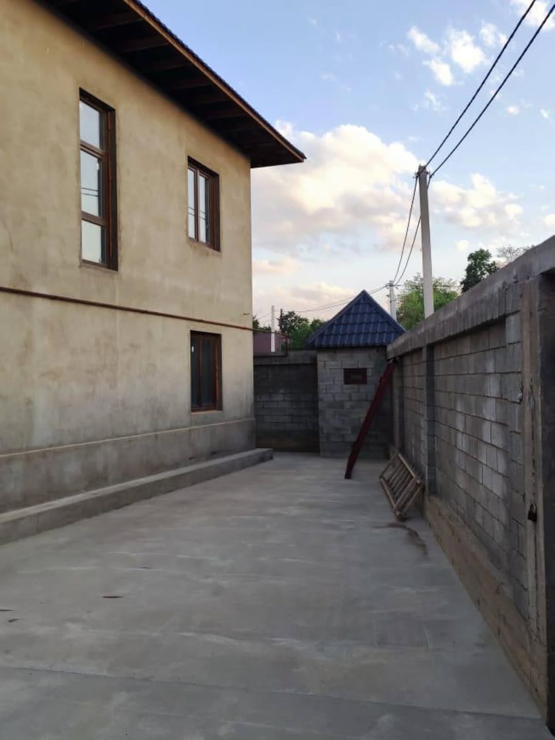 Продается добротный 2х этажный дом