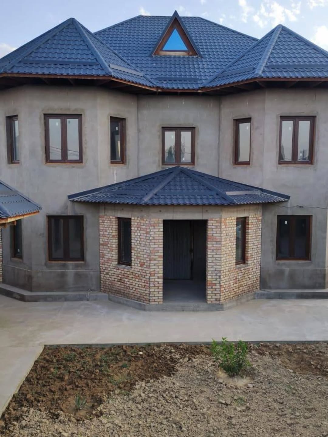 Продается добротный 2х этажный дом