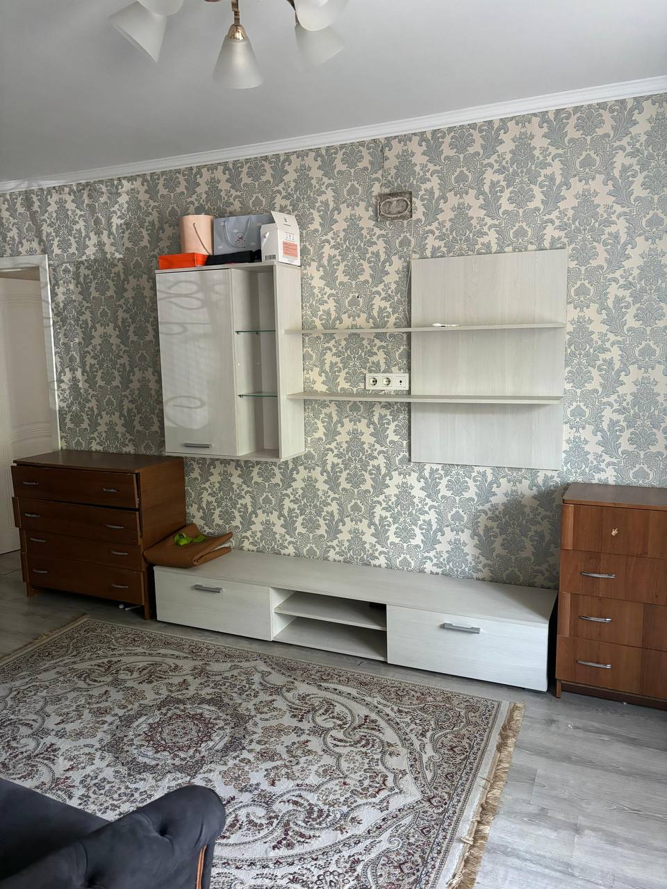 Подселение 2 қыз керек