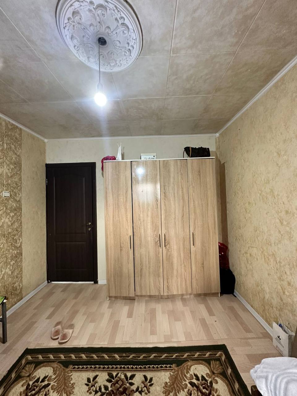 Подселениеге 1 қыз керек