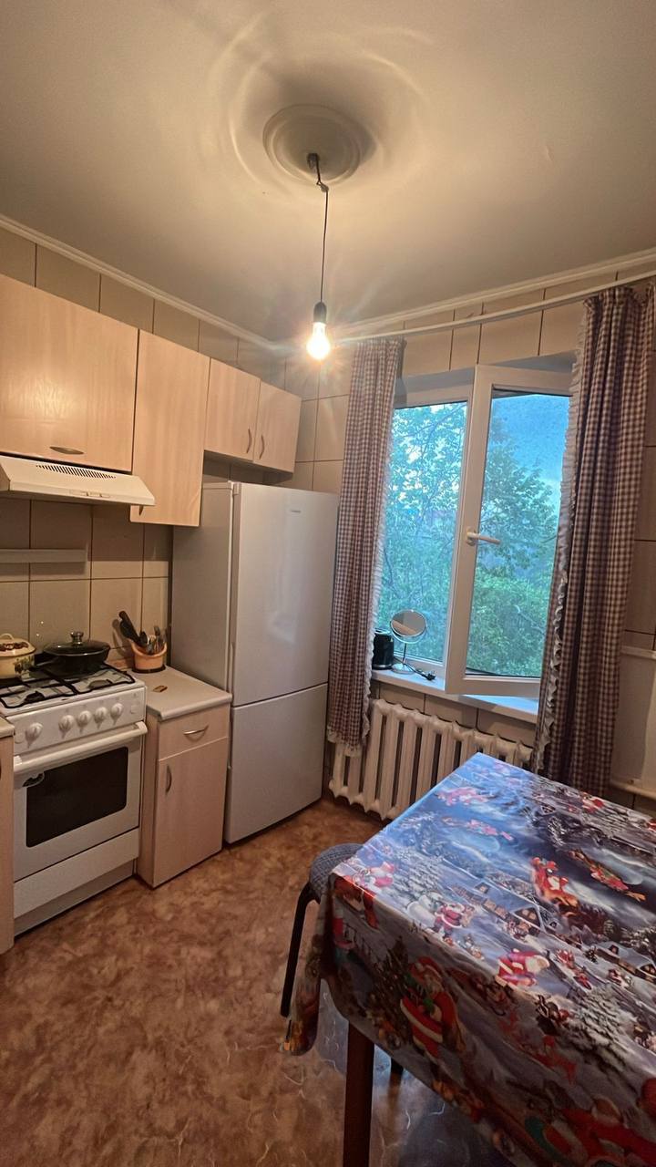 Ищем в изолированную комнату 2 девочек или 1 девочку