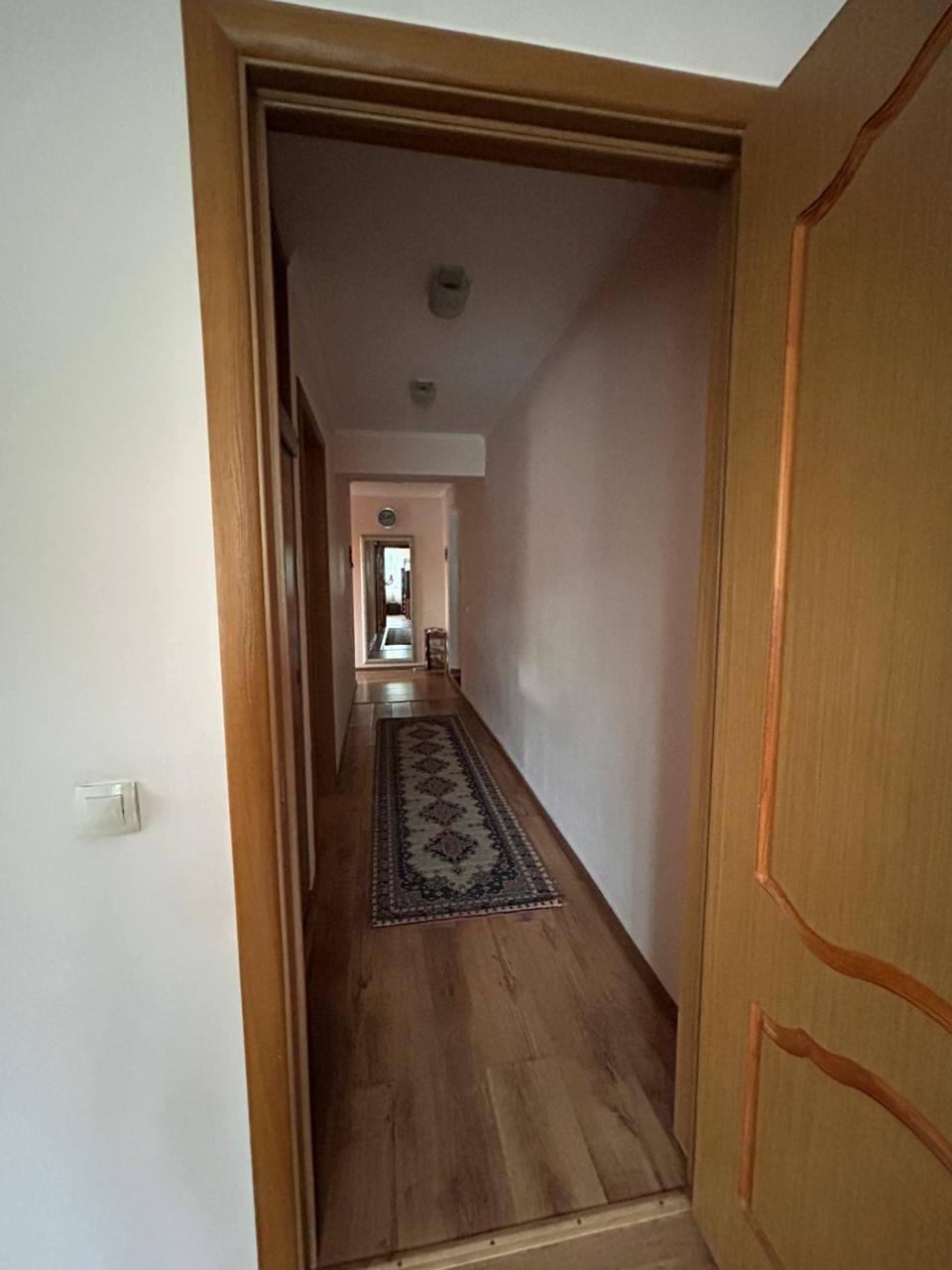 Ищу одну или двух девушек в изолированную комнату