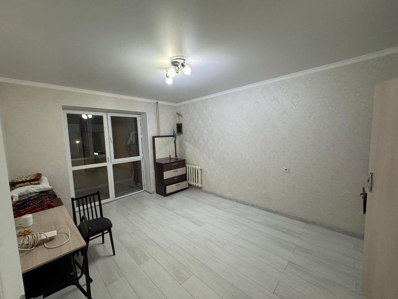 Подселениеге 1 қыз керек