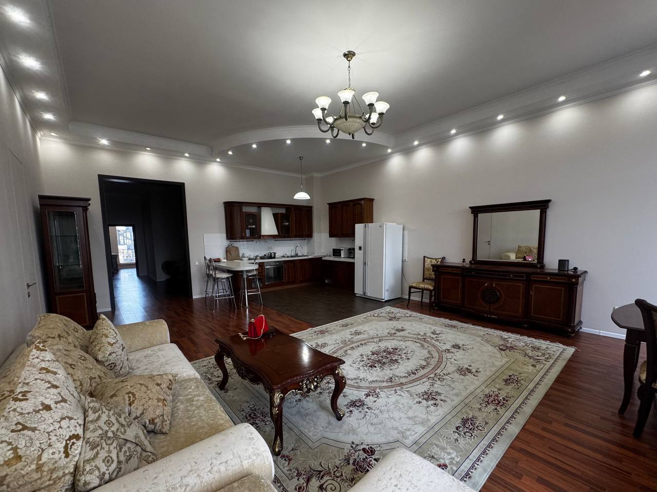 Сдам 4-комнатную квартиру 170 м² в ЖК Ренессанс