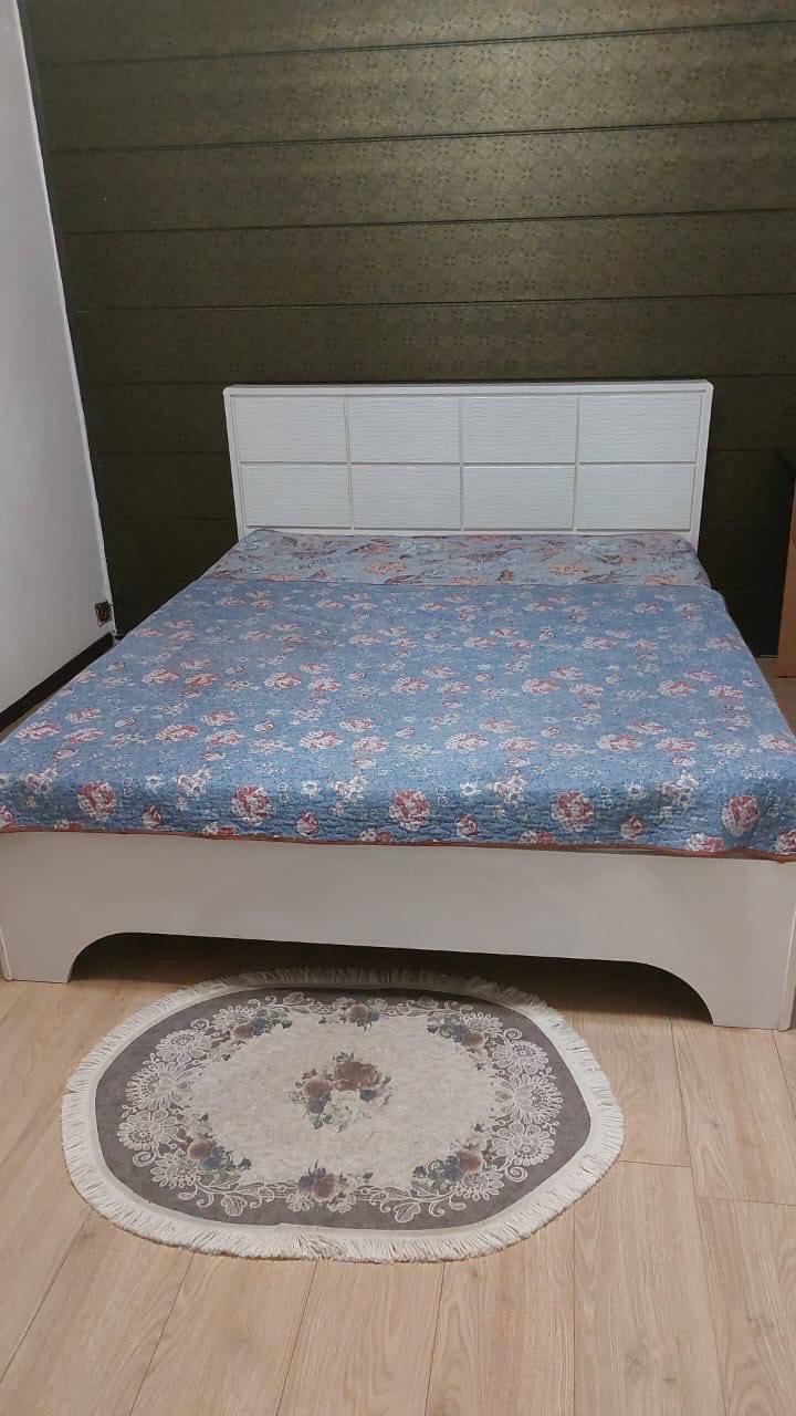 Подселениеге қыздар керек