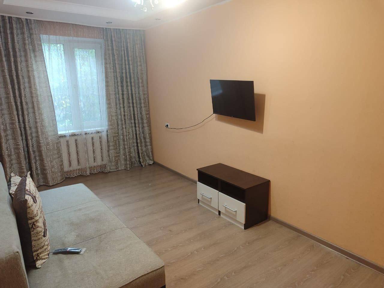 Парни на подселение в 3х комнатную квартиру