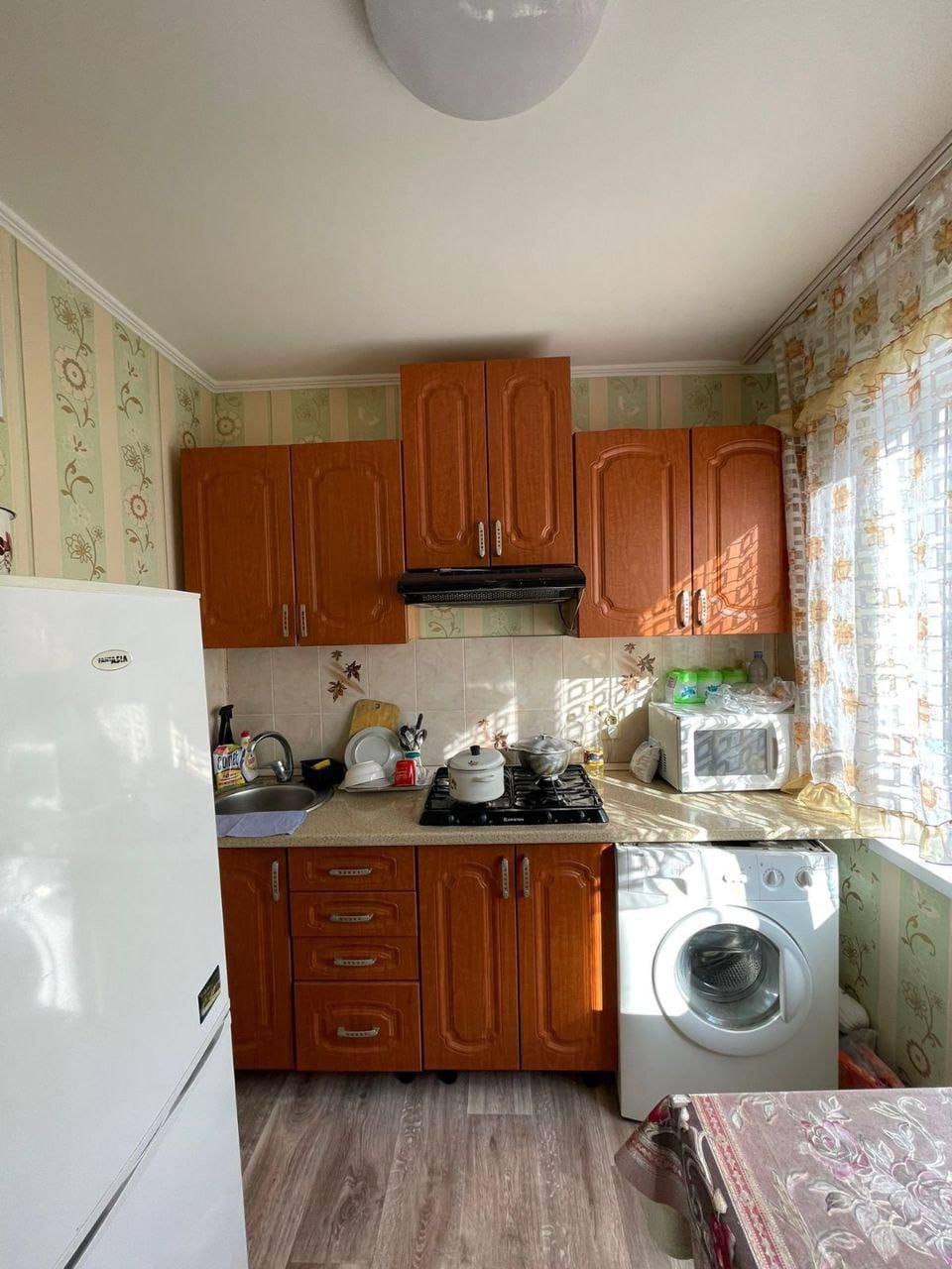 1 қыз керек