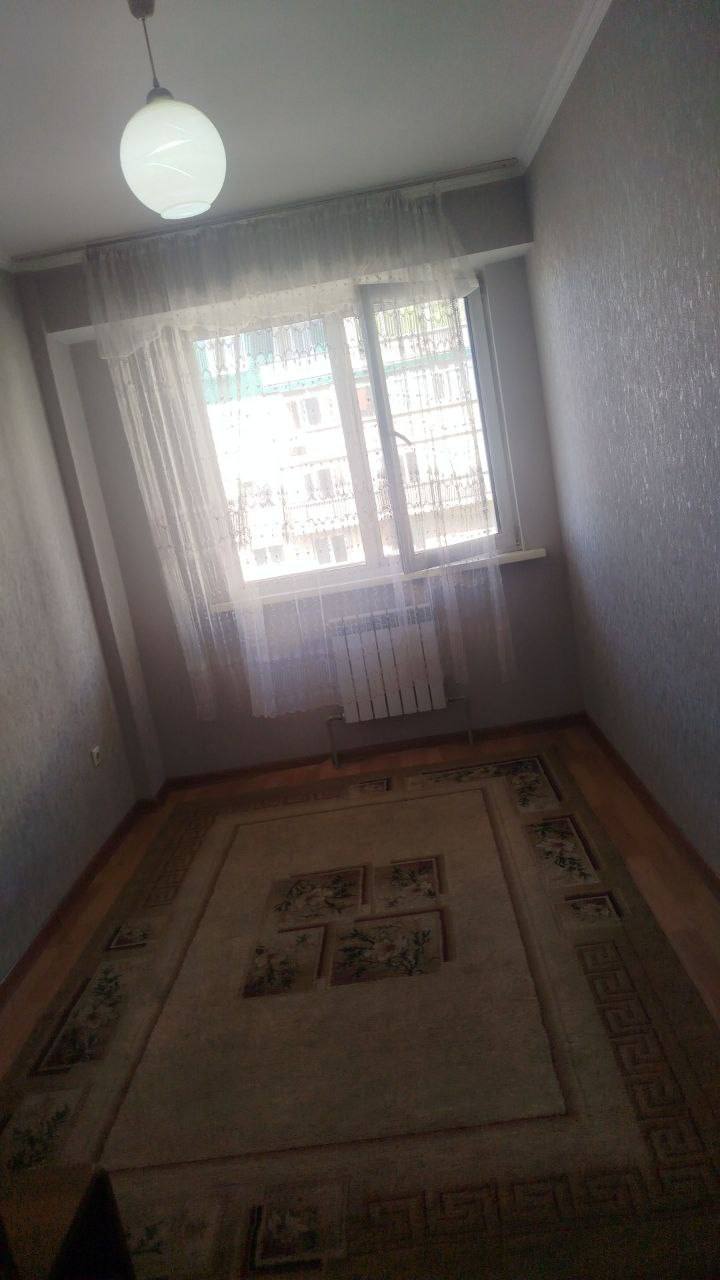 Үш бөлмелі пәтер