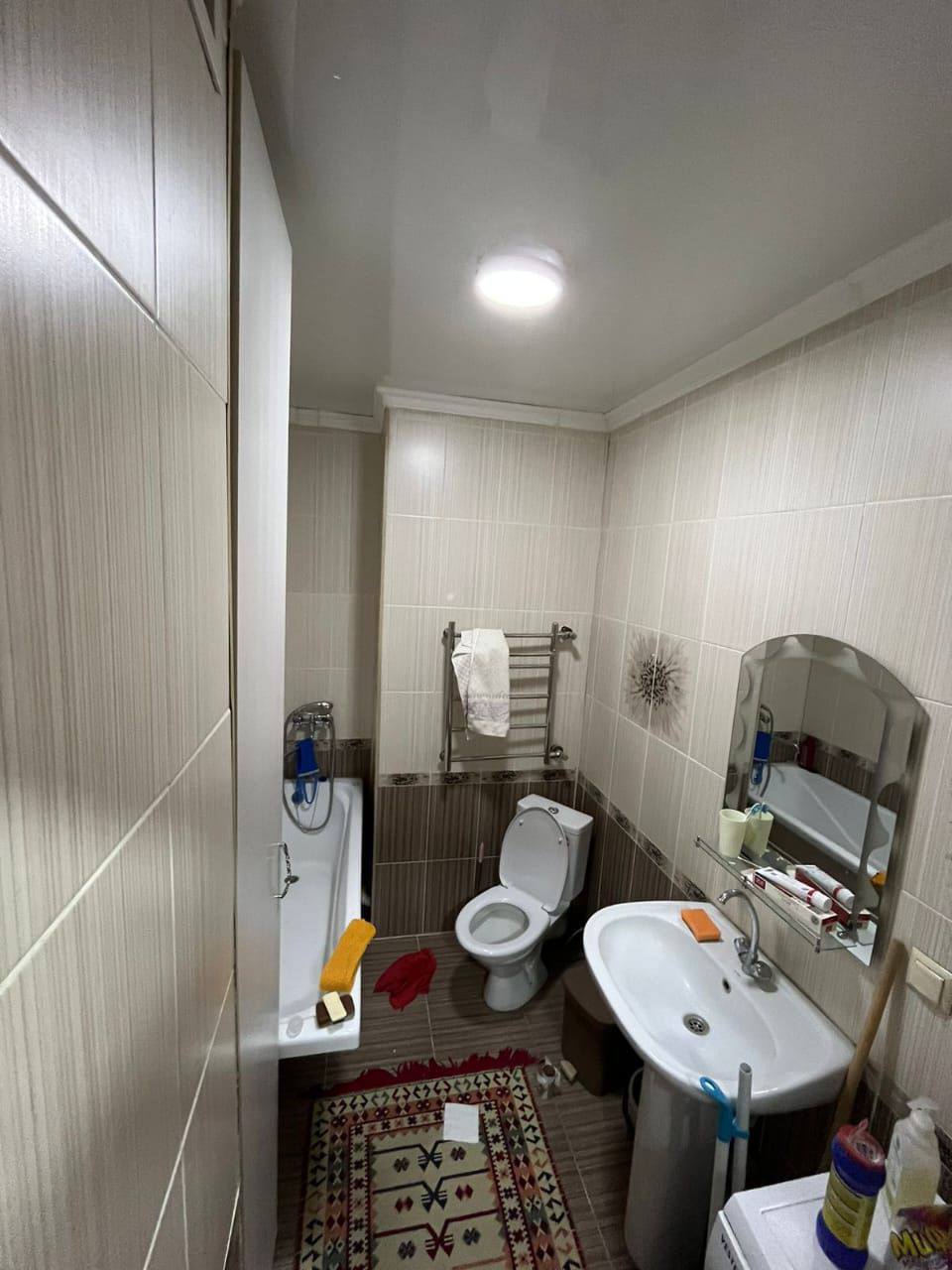 Подселениеге 1 қыз іздеймін спальныйга