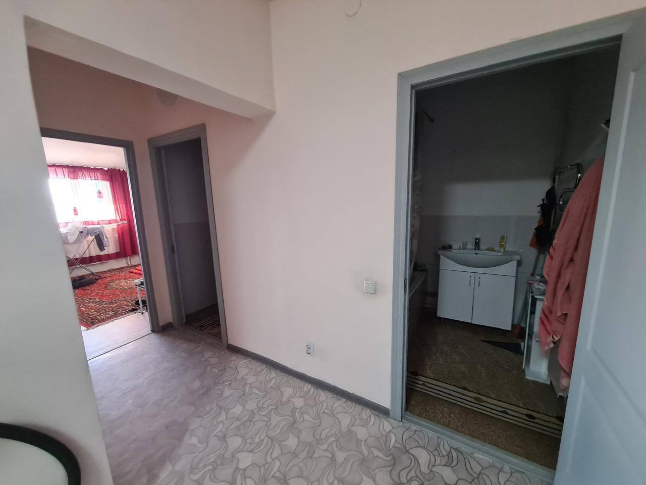 Подселениеге 3 қыз қажет