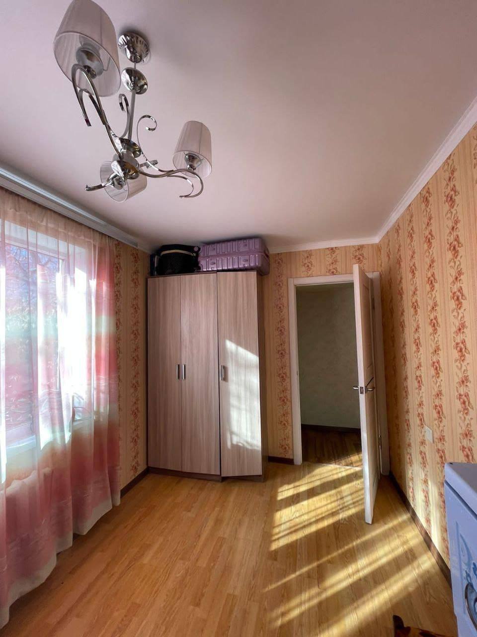 1 қыз керек