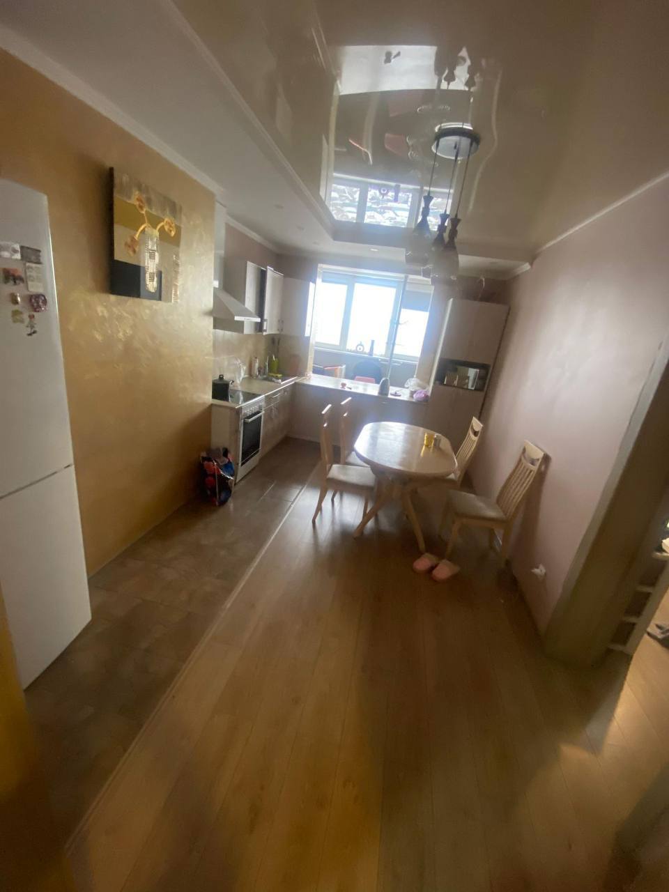 Подселениеге 1 қыз керек
