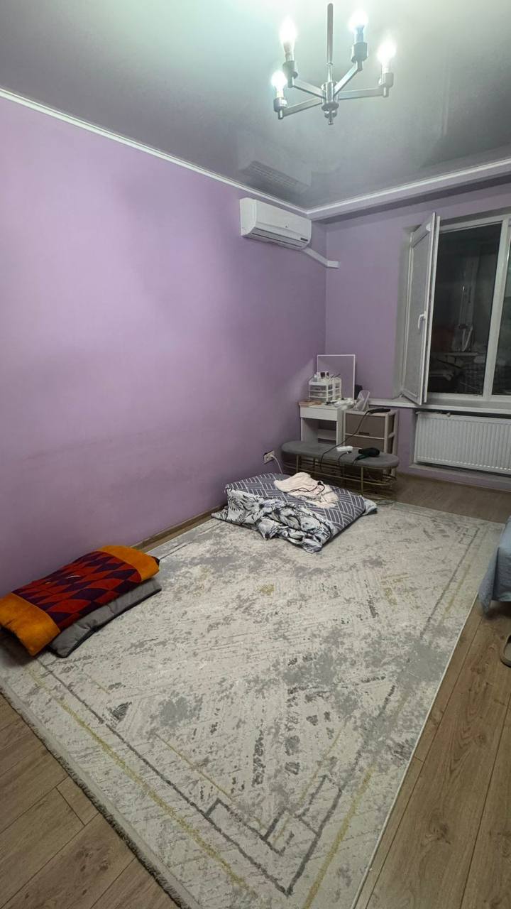 Подселениеге 1 қыз керек
