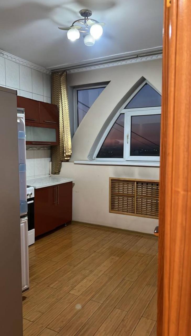 Изолированный залға 2 қыз іздейміз