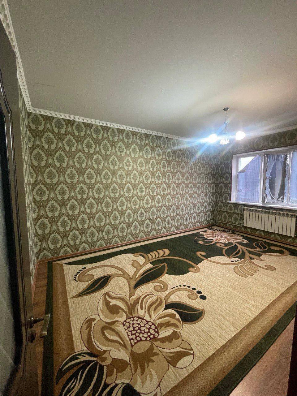 Екі бөлмелі квартираның спальныйына шұғыл осы 2 күнде көшіп келетін қыз керек